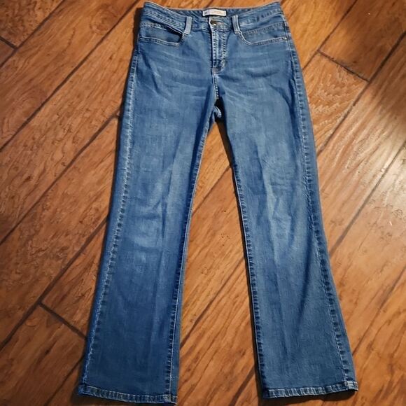 Lee curvy fit just below the waist denim jeans.30W, 28" L - Picture 1 of 4